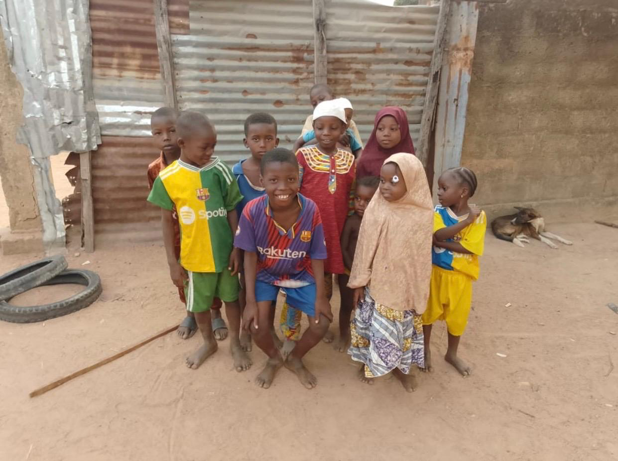 Les enfants de son tuteur. Sa nouvelle famille